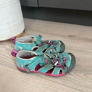 KEEN Shoes Sandals 
Kids Preschool 
Size: 11T  29 Euro 18cm